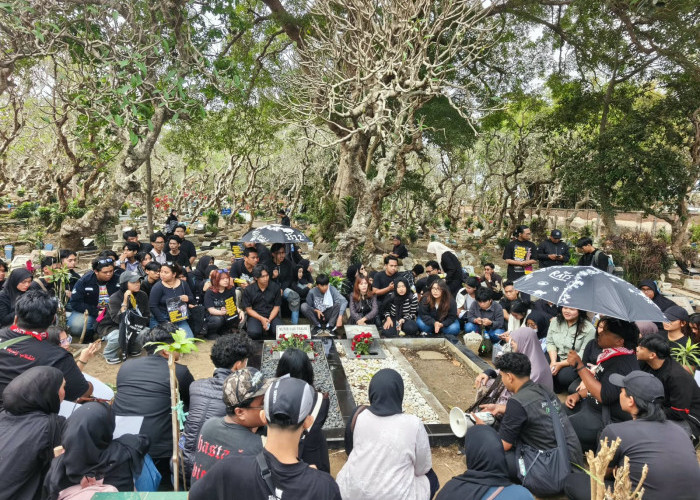 22 Tahun Kepergian Munir, Aktivis Malang Raya Ziarah dan Tuntut Keadilan di Makam Sisir