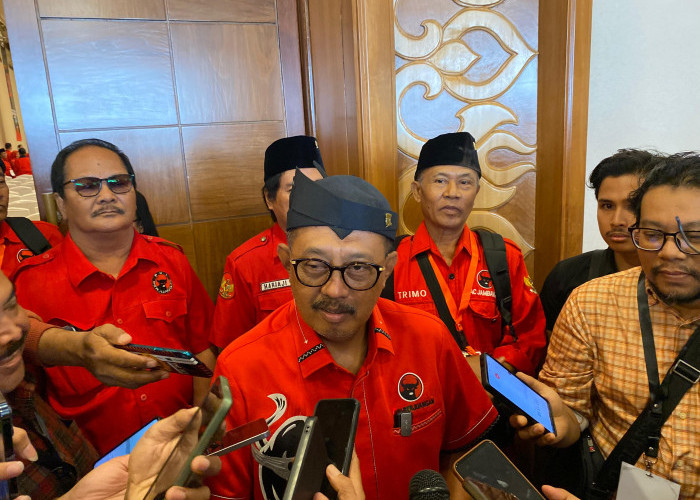 Armuji Terpilih Jadi Ketua DPC PDIP Surabaya: Mari Bung! Rebut Kursi (yang Hilang) Kembali  