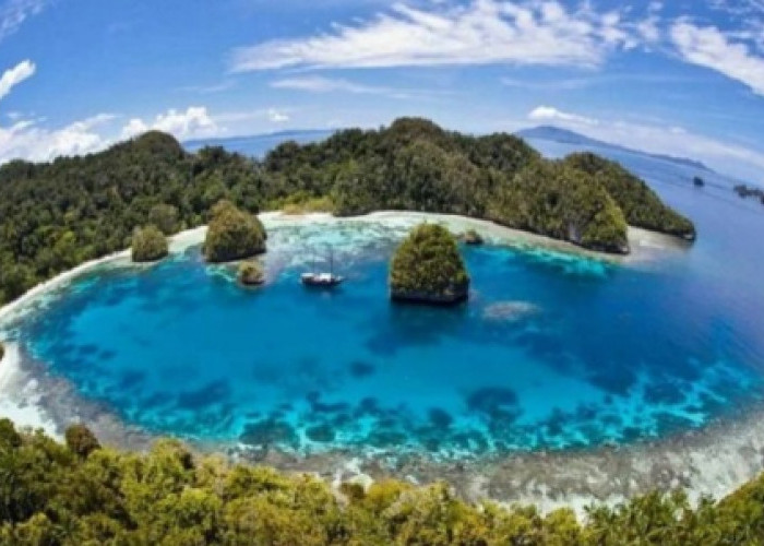 Pantai Nganteb Malang, Surga Tersembunyi yang Jadi Incaran Para Peselancar