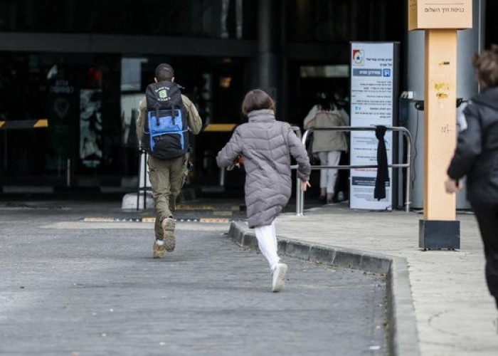 Netanyahu Klaim Serangan untuk Lumpuhkan Potensi Nuklir, Iran Balas Tembakkan Rentetan Rudal ke Israel