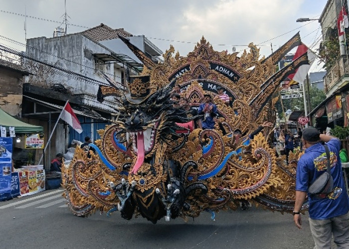 Karnaval Bersih Desa Tulungrejo Sedot Ribuan Penonton, Kostum Unik dan Mobil Hias Jadi Sorotan