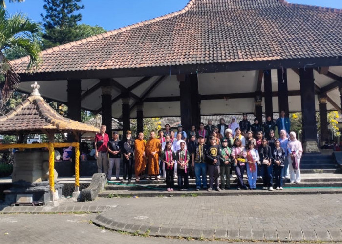 65 Pemuda Lintas Agama Jelajahi Situs Singhasari, Belajar Toleransi dari Warisan Sejarah Malang