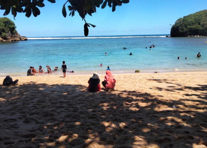 Libur Panjang Meledak! Pantai 3IN1 Malang Selatan Diserbu Wisatawan hingga 70 Persen