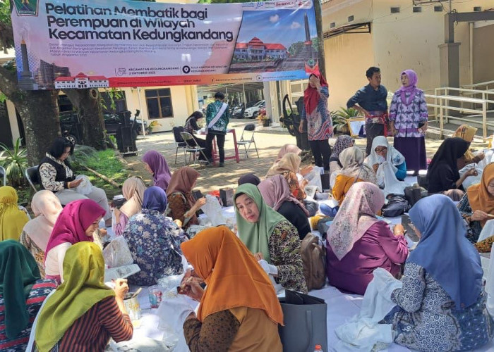Peringati Hari Batik Nasional, Perajin Malang Luncurkan Sampur Tari Bermotif Tumpal