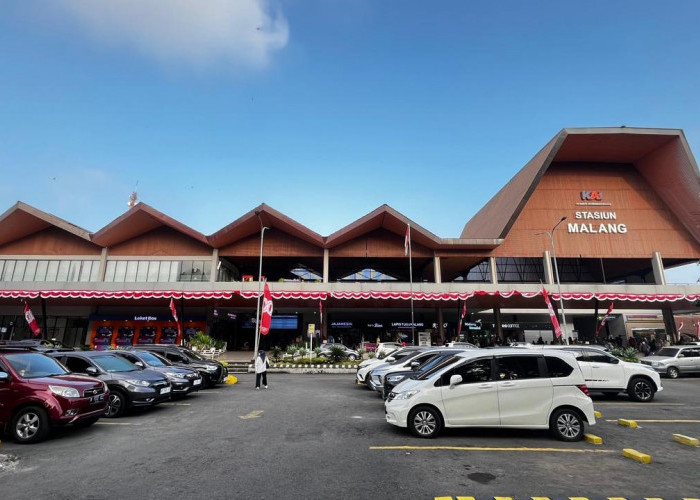 KAI Daop 8 Surabaya Hiasi Stasiun Malang Bernuansa Merah Putih dan Beri Promo Diskon 20% Sambut HUT ke-80 RI