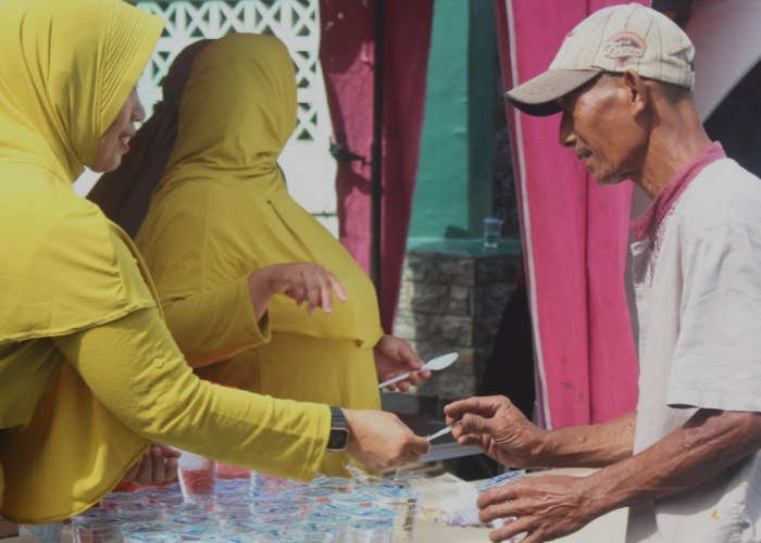 Makan Bergizi Gratis Ala Persit Kodim 0833, Ajak Warga Sekitar, Makanan dari Warung Lokal