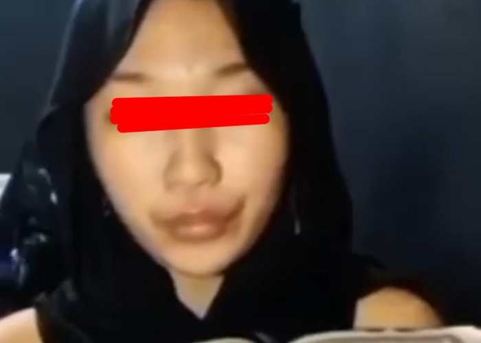Viral di Medsos Perempuan Berkerudung tapi Tanpa Busana Memegangi Alquran  