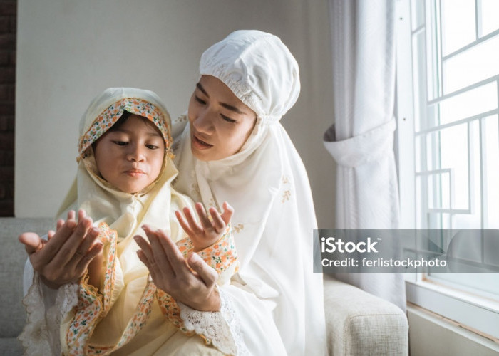 Semangati Si Kecil Puasa Setengah Hari, Ini 4 Doa Ramadan yang Bisa Diajarkan