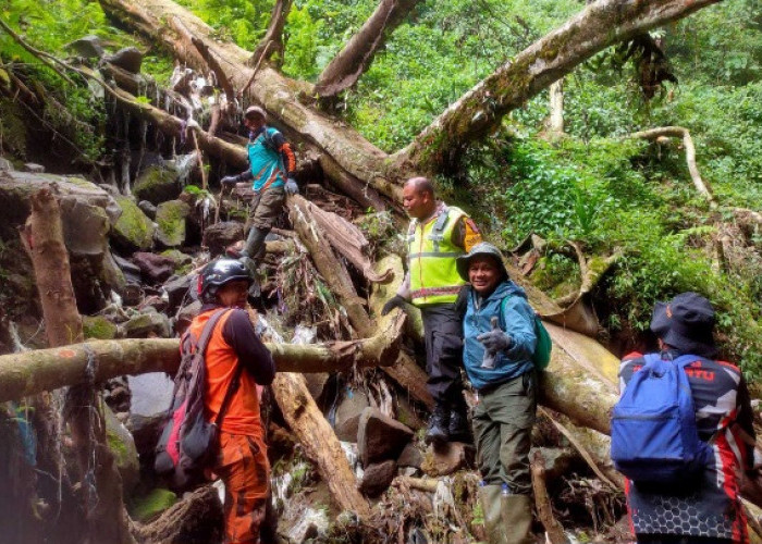 Tim Gabungan Kota Batu Taklukkan Ratusan Penyumbat Sungai melalui Program 'Miss U' 