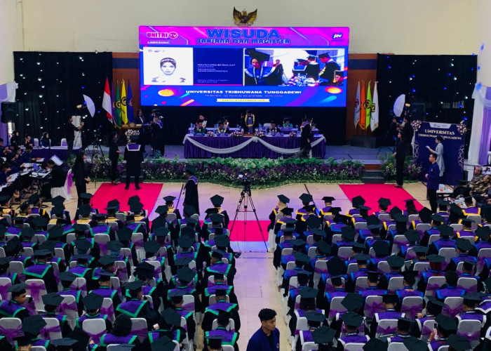 400 Lulusan Unitri Wisuda, Rektor Tekankan Keahlian Digital Humanis di Era AI
