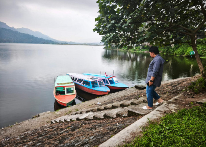 Sensasi Menelusuri Waduk Selorejo dengan Perahu, Menikmati Alam Ngantang dari Tengah Bendungan