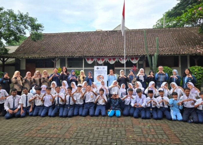 FK UB Gelar Penyuluhan Kesehatan Mata di SMP PGRI 4 Malang, Ratusan Remaja Antusias Ikuti 'Pit Stop Class'