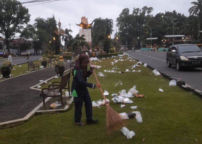 DLH Kota Malang Angkut 600 Ton Sampah Pascaperayaan Tahun Baru 2026