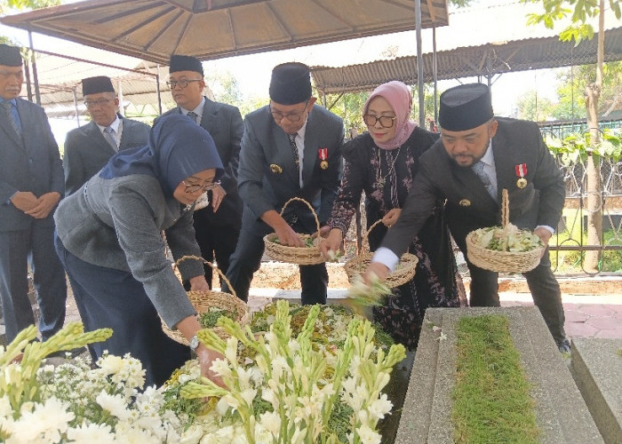 Nurochman Pimpin Ziarah ke Makam Imam Kabul dan Eddy Rumpoko, Kenang Jasa Pendahulu
