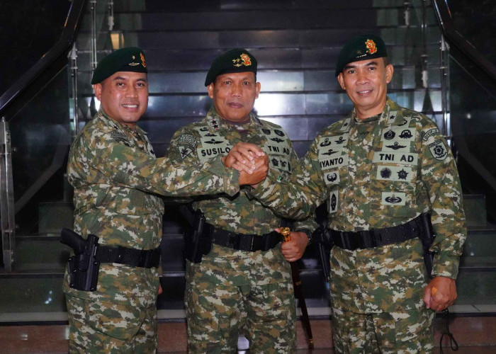 Serah Terima Jabatan Kepala Staf Divif 2 Kostrad, Tongkat Komando Dilanjutkan Brigjen TNI Riyanto