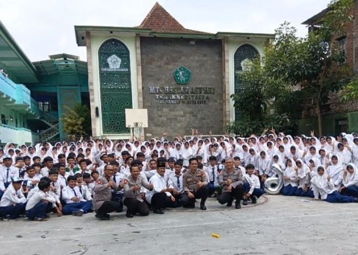 Fase Remaja Suka Coba-Coba, Polres Kota Batu Beri Penyuluhan Remaja dan Problematiknya ke MTs Hasyim Asy’ari