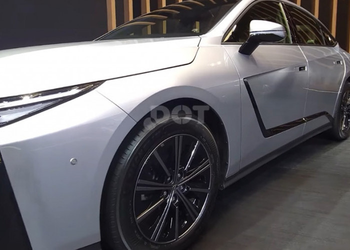 Lexus IS350h Luxury Jadi Mobil Hybrid Premium di GIIAS 2026, Harga Tembus Rp1,29 Miliar