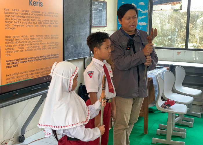 Dewi Sekartaji Kenalkan Budaya Panji ke Siswa SDN Tlogowaru 2 Kota Malang