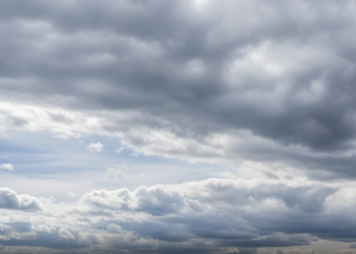 Prakiraan Cuaca Malang Raya 25 Januari 2026: Dataran Tinggi Hujan Disertai Kilat, Suhu Batu di Titik Terendah 