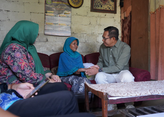 Cak Nur Sapa Warga Tulungrejo, Penyandang Disabilitas dan Lansia Terima Bantuan