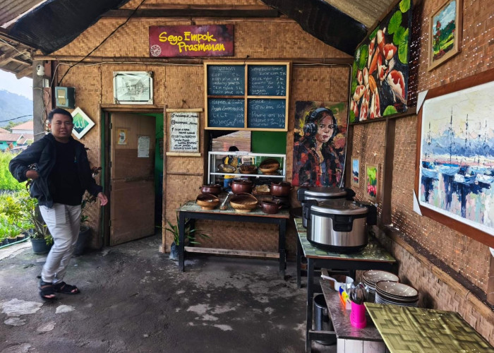Warung Sego Empok Mewah Batu Viral, Makan Sepuasnya Rp10 Ribu dengan Pemandangan Sawah