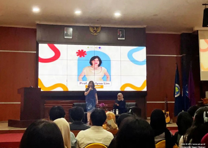 Mahasiswa Baru Ilmu Komunikasi UM Belajar Algoritma Digital dari Profesor Kanada