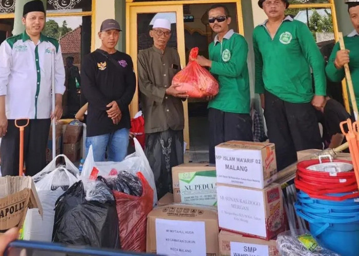 Pemkab Malang Bantu Korban Banjir Sumbermanjing Wetan Berupa Kompor dan Alat Tulis