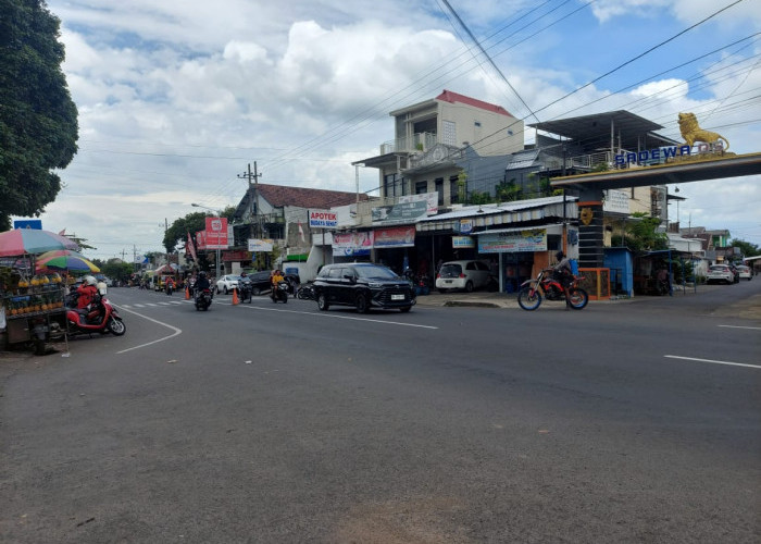 Jam Pulang Sekolah, Lalu Lintas Jalan Raya Tumpang Ramai Lancar