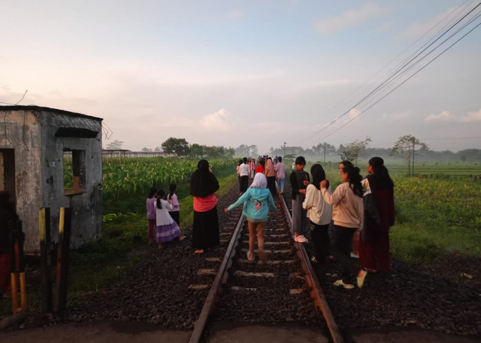 Dilarang Ngabuburit di Jalur Kereta Api! KAI Keluarkan Peringatan Demi Keselamatan