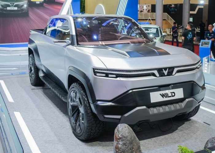 VinFast VF Wild Disandingkan Tesla Cybertruck, Sedot Perhatian Pengunjung GJAW 2025