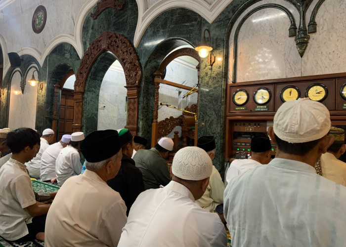 Tarawih Keempat Ramadan, Masjid Agung Jami’ Malang Dipadati Jemaah Luar Kota