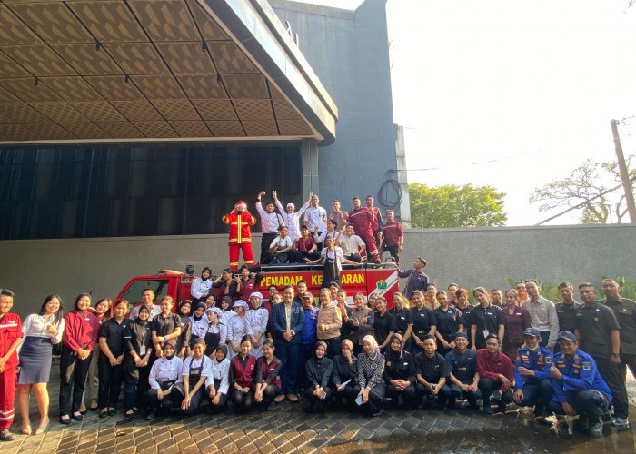 Gelar Fire Drill Dua Kali Setahun, The Alana Malang Perkuat Kesiapsiagaan Karyawan Hadapi Darurat Kebakaran