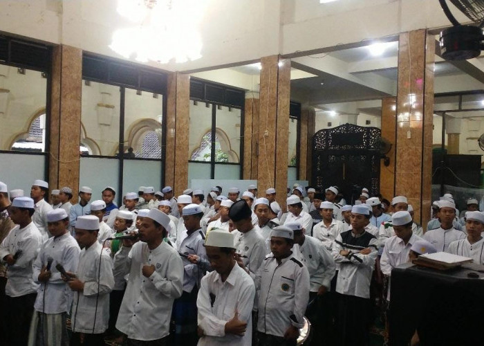 Buka Puasa Bersama di Masjid Nurul Muttaqin, Kepala Dinas Pendidikan dan Kebudayaan Kota Malang Turut Hadir