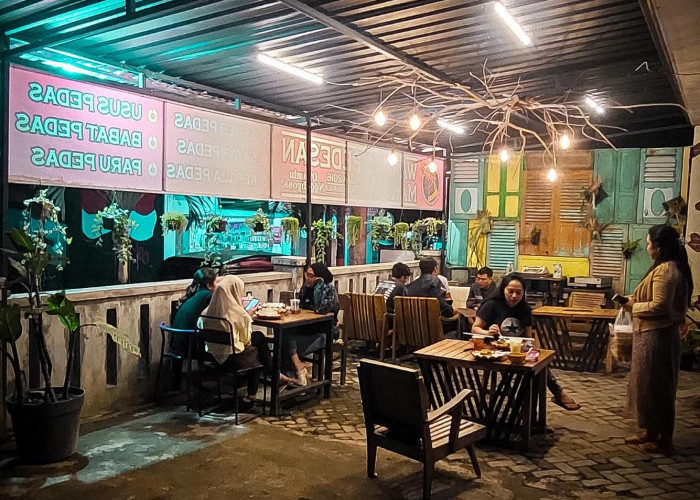 Kuliner Malam Kota Batu, Warung Pedesan Mak Lia Sajikan Menu Pedas Mulai Rp10 Ribu