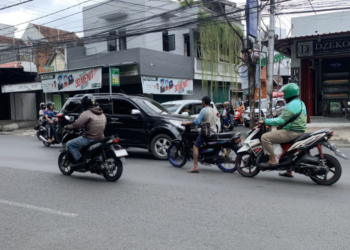 Kepadatan Lalu Lintas di Pertigaan Landungsari Meningkat, Pengendara Perlu Lebih Berhati-Hati