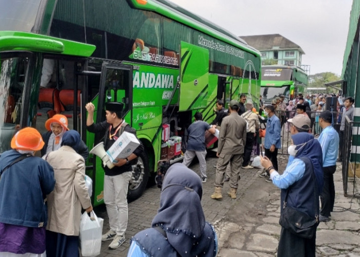 Jamaah Haji Kota Malang Tiba, Disambut Haru Keluarga di Kompi Angmor