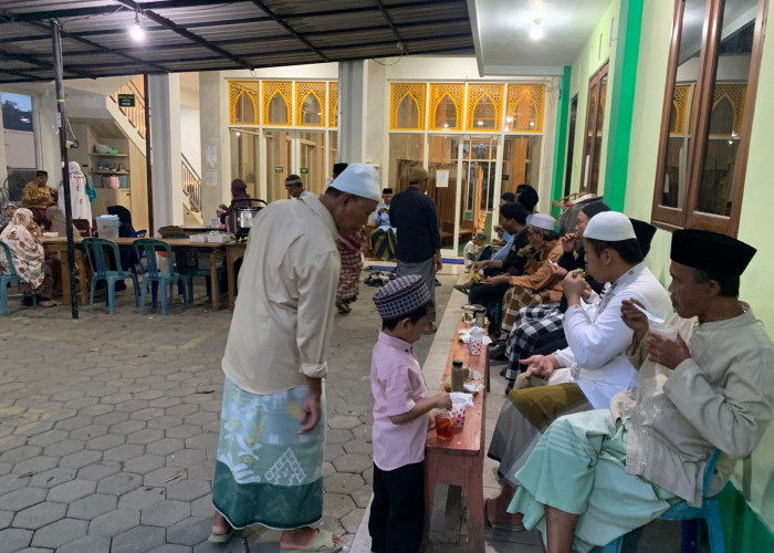 Ramadan 1447 H, Takmir Masjid Al Ihsan Berbagi Takjil dan Gelar Buka Bersama warga sekitar