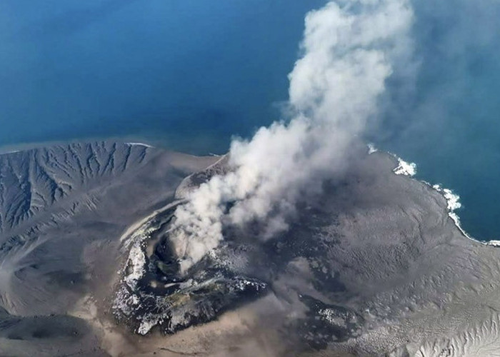 Erupsi Anak Krakatau, BMKG Pastikan Penyeberangan Selat Sunda Masih Aman