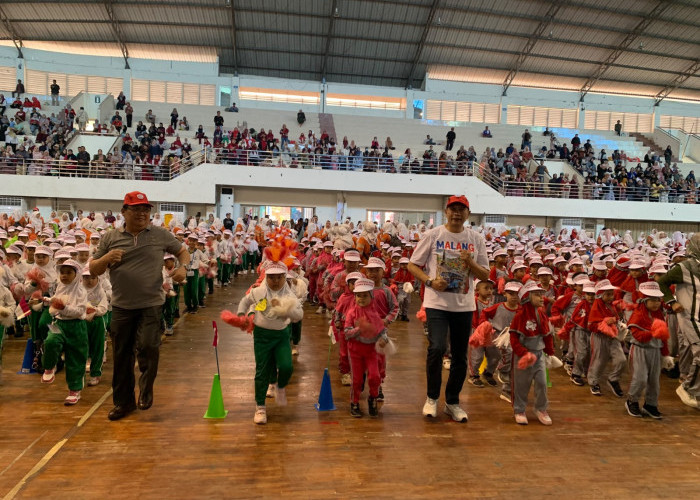 Senam Massal 2.500 Siswa di GOR Ken Arok, Wali Kota Malang Dorong Semangat Ngalam Tahes