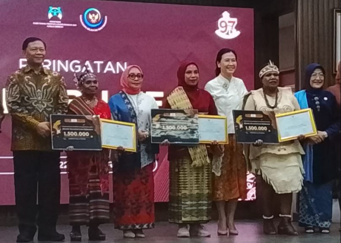 Dua Nelayan asal Maluku Tenggara dan Papua Barat Dinobatkan Jadi Perempuan Inspiratif 2025 oleh KemenPPPA