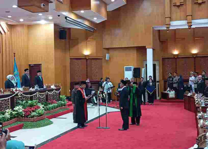 Saifuddin Zuhri Dilantik sebagai Ketua DPRD Kota Surabaya Periode 2024-2029