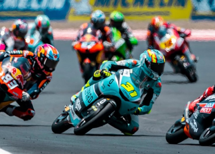 Adrian Fernandez Kembali ke 5 Besar Moto3, Posisi Veda Ega Pratama Terancam Bergeser