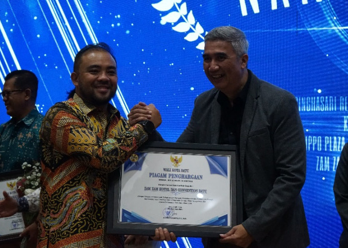 Manusiakan Karyawan, Zam Zam Hotel Batu Sabet Penghargaan Kesejahteraan Pekerja di Naker’s Awards 2026