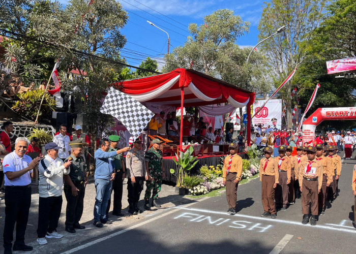 Wali Kota Batu Berangkatkan Lomba Gerak Jalan Tepat SD/MI di Kecamatan Junrejo
