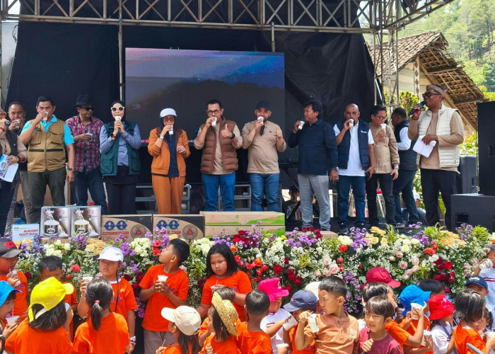 Festival Nyusu Bareng di Batu, 1.000 Susu Gratis Dibagikan untuk Kenalkan Wisata Edukasi Brau