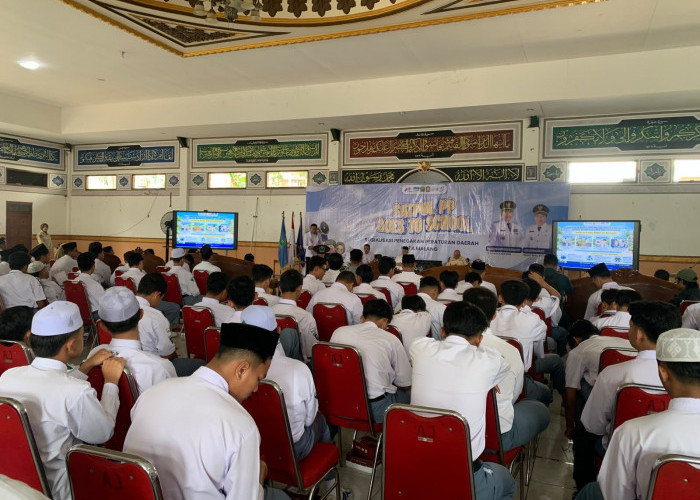 Satpol PP Goes to School di Malang, Pelajar dan Santri Diedukasi soal Perda hingga Larangan Rokok