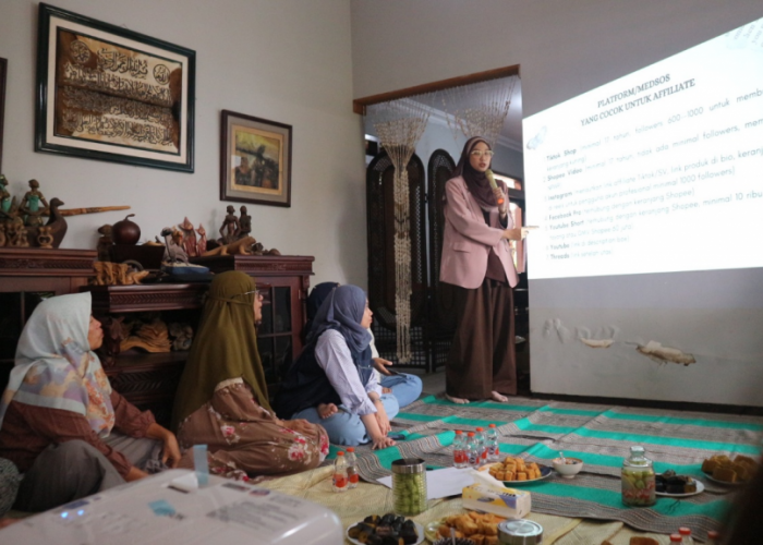 Penguatan Kemandirian Ekonomi PKK Desa Landungsari melalui Pelatihan Literasi Digital E-Commerce Affiliate