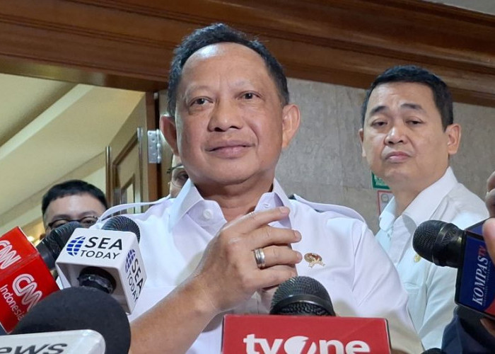 Presiden Prabowo Lantik Wamendagri Baru, Mendagri: Tugas Saya Jauh Lebih Ringan