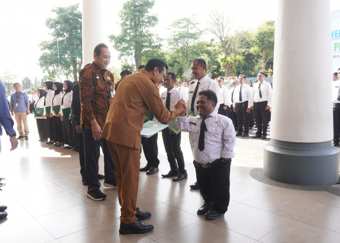 1.233 Pegawai di Pemkot Batu Menerima SK PPPK Paruh Waktu