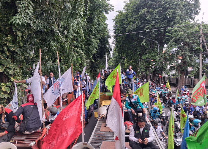 Ribuan Pekerja Turun Jalan Protes UMP Jatim 2026 yang Ditetapkan Rp2,44 Juta! Jauh dari KHL Rp3.575.938 